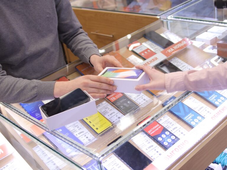 스마트폰 신제품 매장 진열