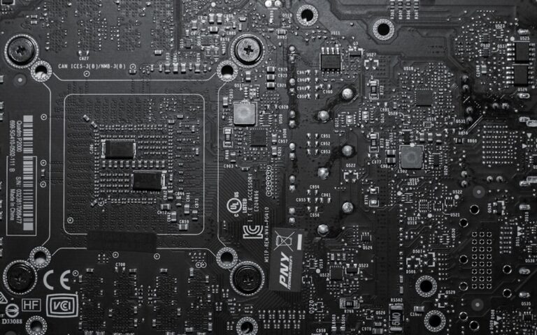 컴퓨터 안에 장착된 M.2 SSD